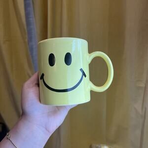 90s Vintage Smiley Face Mug Yellow Happy Face Coffee Cup Light yellow Round Grip
